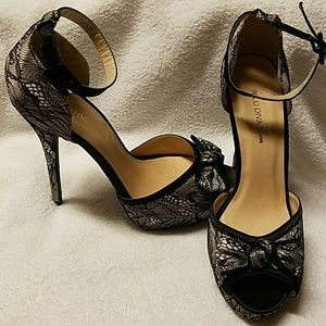 Wild Diva new lace black heel with platform